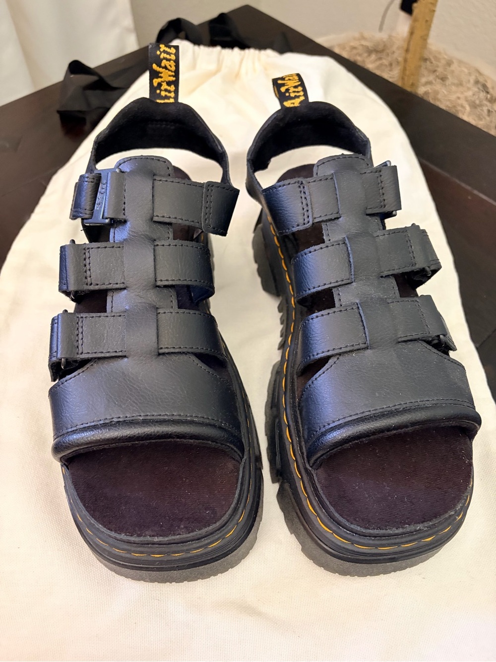 Dr. Martens Mattison 3S black leather sandals - Picture 3 of 7
